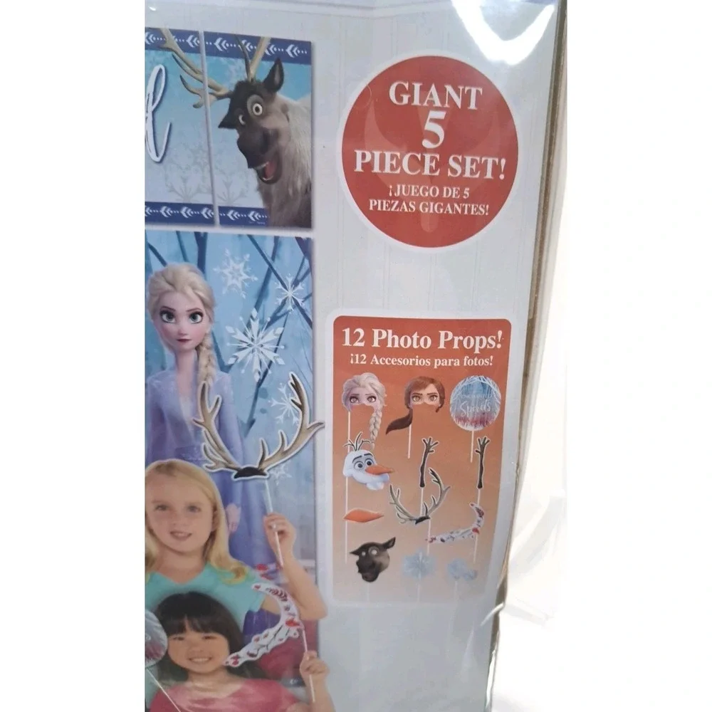 Disney Frozen 2 Scene Setters Photo Backdrop with Props‎